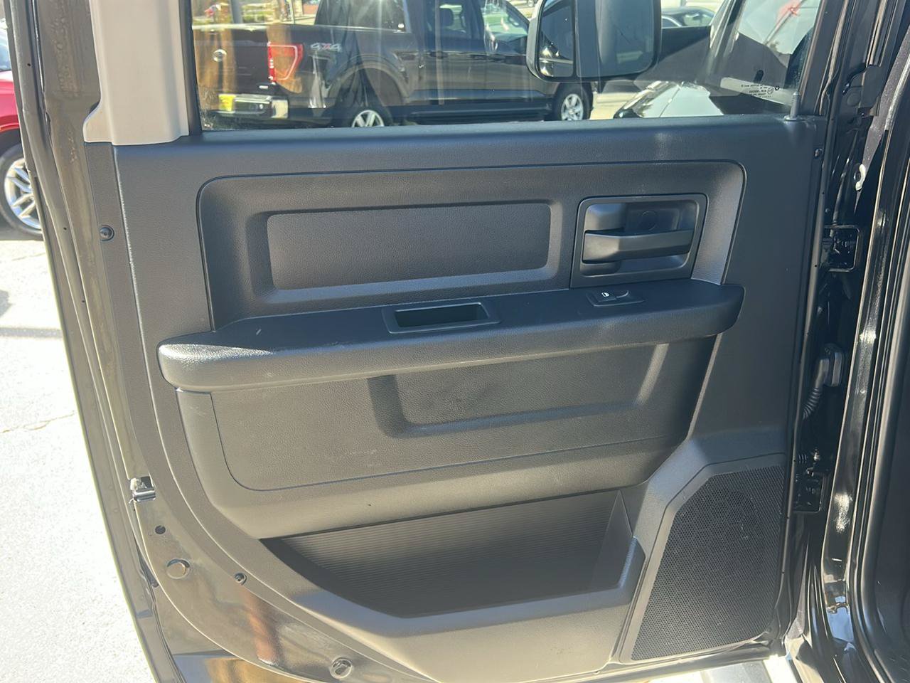 Used 2017 RAM 2500 Tradesman w/ Chrome Appearance Group AWD/4WD image 11