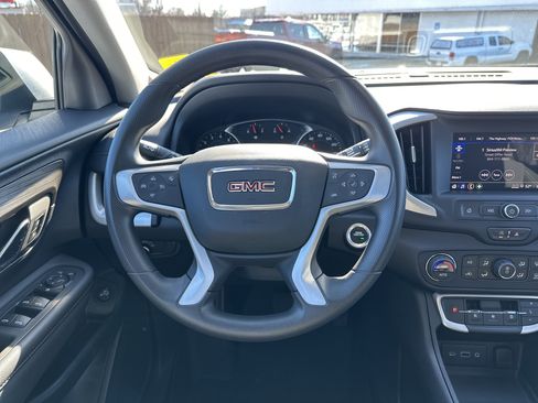 Used 2023 GMC Terrain SLE w/ Driver Convenience Package image 18