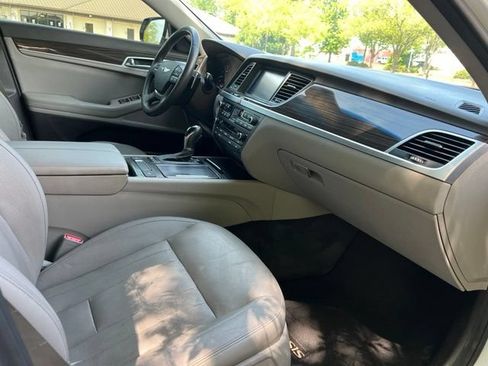 Used 2016 Hyundai Genesis 3.8 RWD image 19