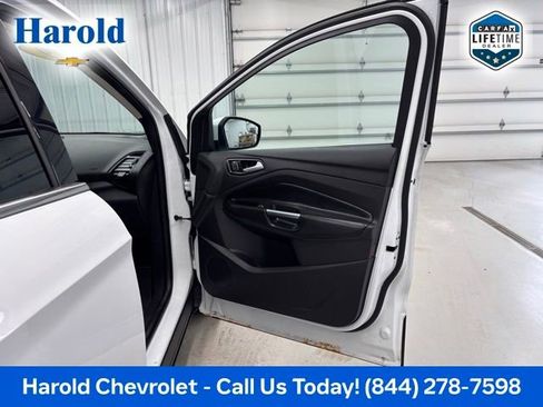 Used 2019 Ford Escape SE image 9