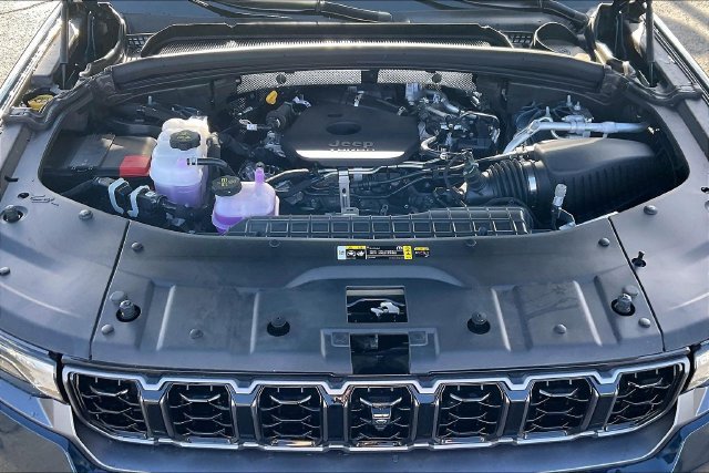 New 2026 Jeep Grand Cherokee Limited AWD/4WD image 11