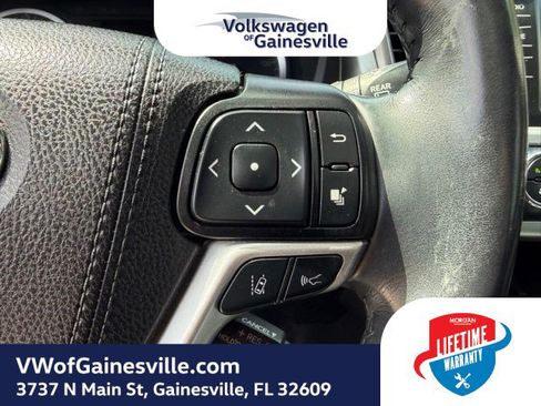 Used 2019 Toyota Highlander XLE FWD image 24