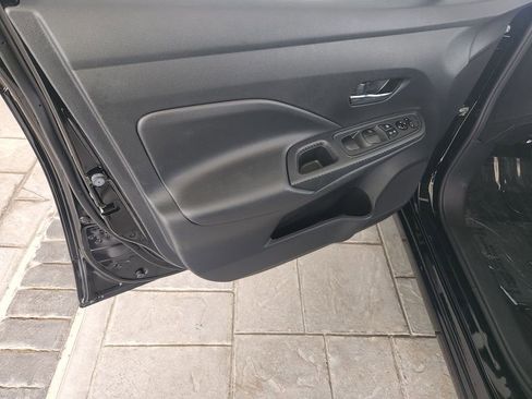 Used 2025 Nissan Versa SV FWD image 27
