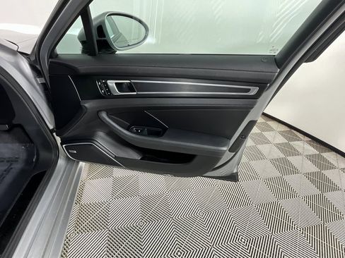 Used 2022 Porsche Panamera Platinum Edition image 22