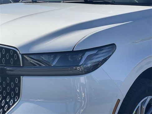 New 2025 Lincoln Navigator Reserve image 4