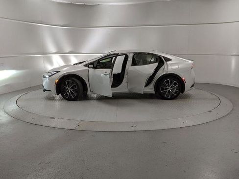 Used 2025 Toyota Prius XLE image 11