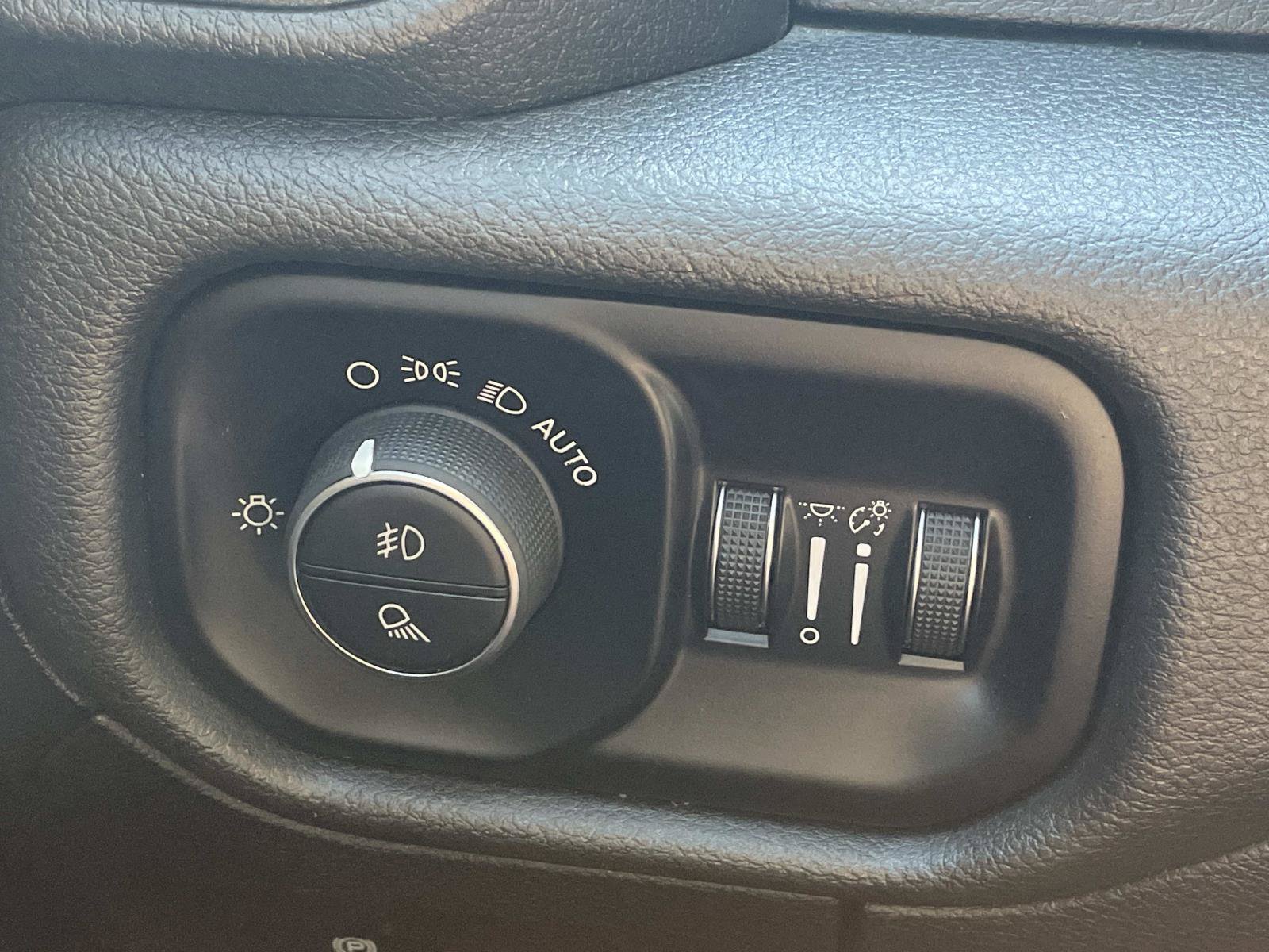 Used 2019 RAM 1500 Big Horn RWD image 16