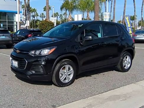 Used 2022 Chevrolet Trax LS w/ Tint and Cruise Package image 4