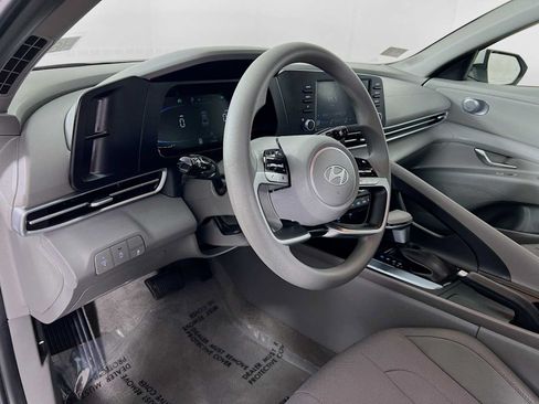 Certified 2025 Hyundai Elantra SE FWD image 9