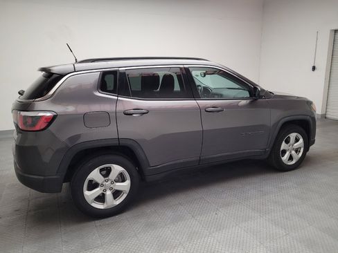 Used 2018 Jeep Compass Latitude FWD image 10