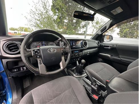 Used 2017 Toyota Tacoma TRD Off-Road w/ Premium & Technology Package AWD/4WD image 14