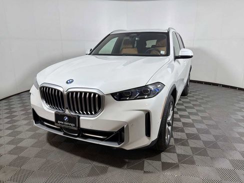 Certified 2024 BMW X5 xDrive50e w/ Premium Package image 3