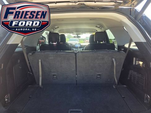 Used 2021 Ford Explorer XLT w/ Equipment Group 202A AWD/4WD image 27