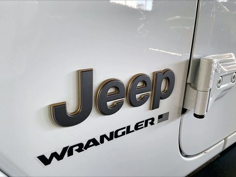 Used 2025 Jeep Wrangler Unlimited Rubicon 392 AWD/4WD image 30