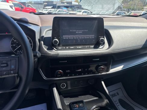 Used 2023 Nissan Rogue SV image 17