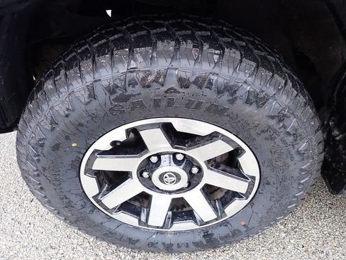 Certified 2019 Toyota 4Runner TRD Off-Road Premium AWD/4WD image 9