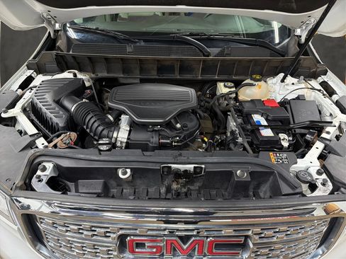 Used 2017 GMC Acadia Denali w/ Technology Package FWD image 9