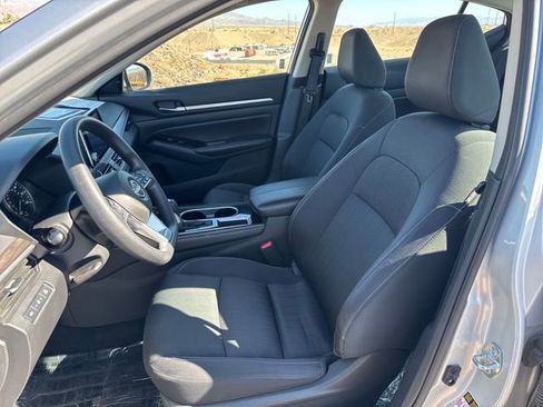 Used 2023 Nissan Altima 2.5 SV image 9