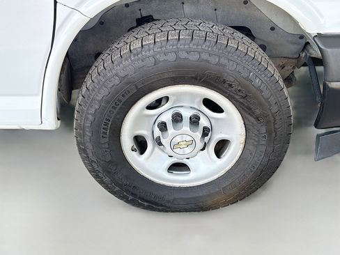 Used 2022 Chevrolet Express 2500 image 25