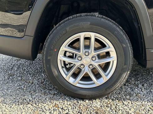 New 2025 Jeep Grand Cherokee L Laredo w/ Luxury Tech Group I image 17