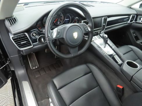 Used 2016 Porsche Panamera 4 image 9