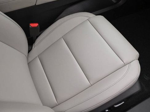 Used 2025 Nissan Murano SV AWD/4WD image 16