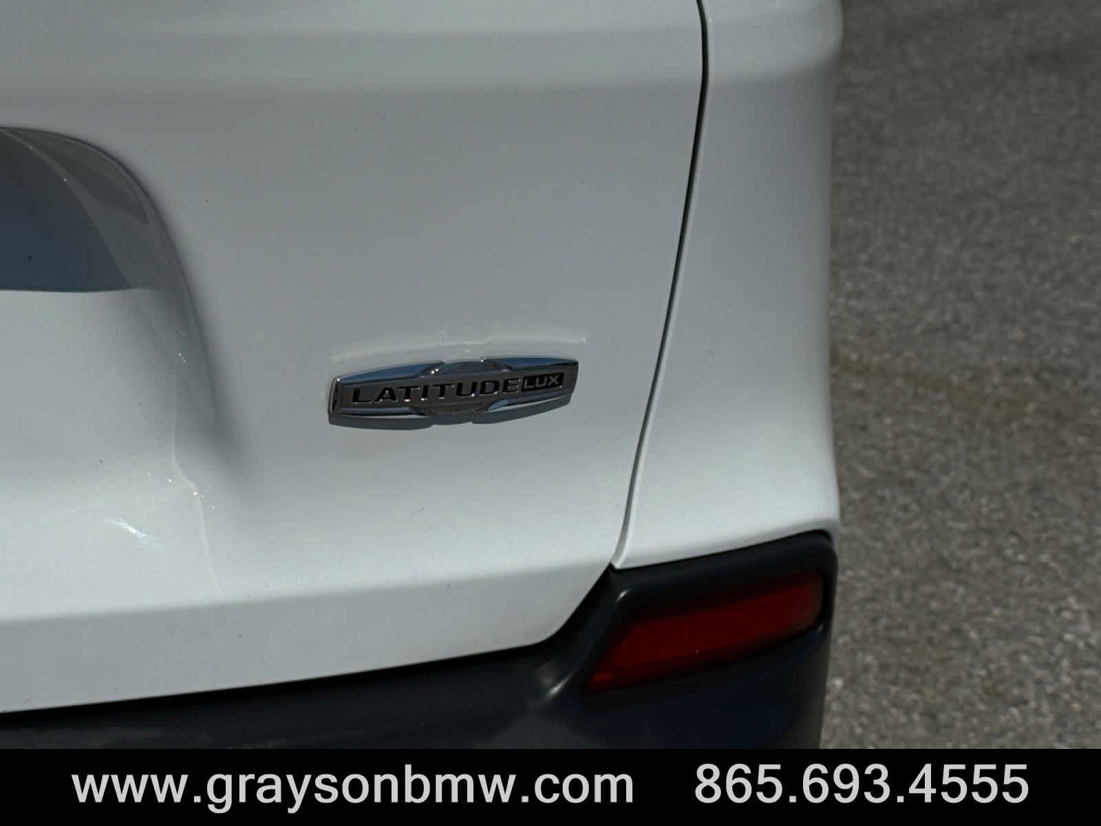 Used 2021 Jeep Cherokee Latitude Lux w/ Sun & Sound Group AWD/4WD image 12