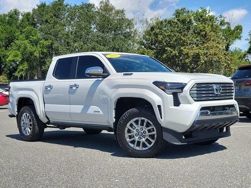 Used 2025 Toyota Tacoma Limited AWD/4WD image 35