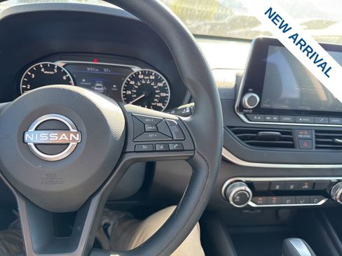 Used 2024 Nissan Altima 2.5 SV image 23