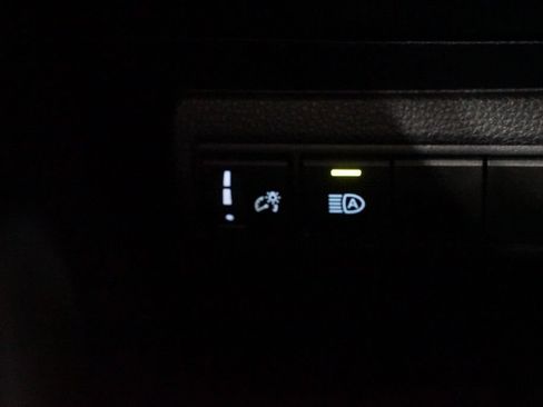 Used 2025 Toyota Corolla LE FWD image 22