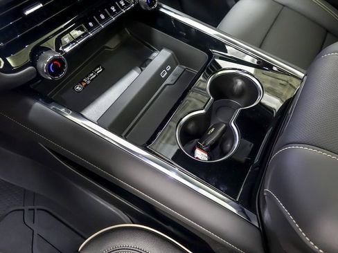 New 2026 Chevrolet Suburban Premier image 23