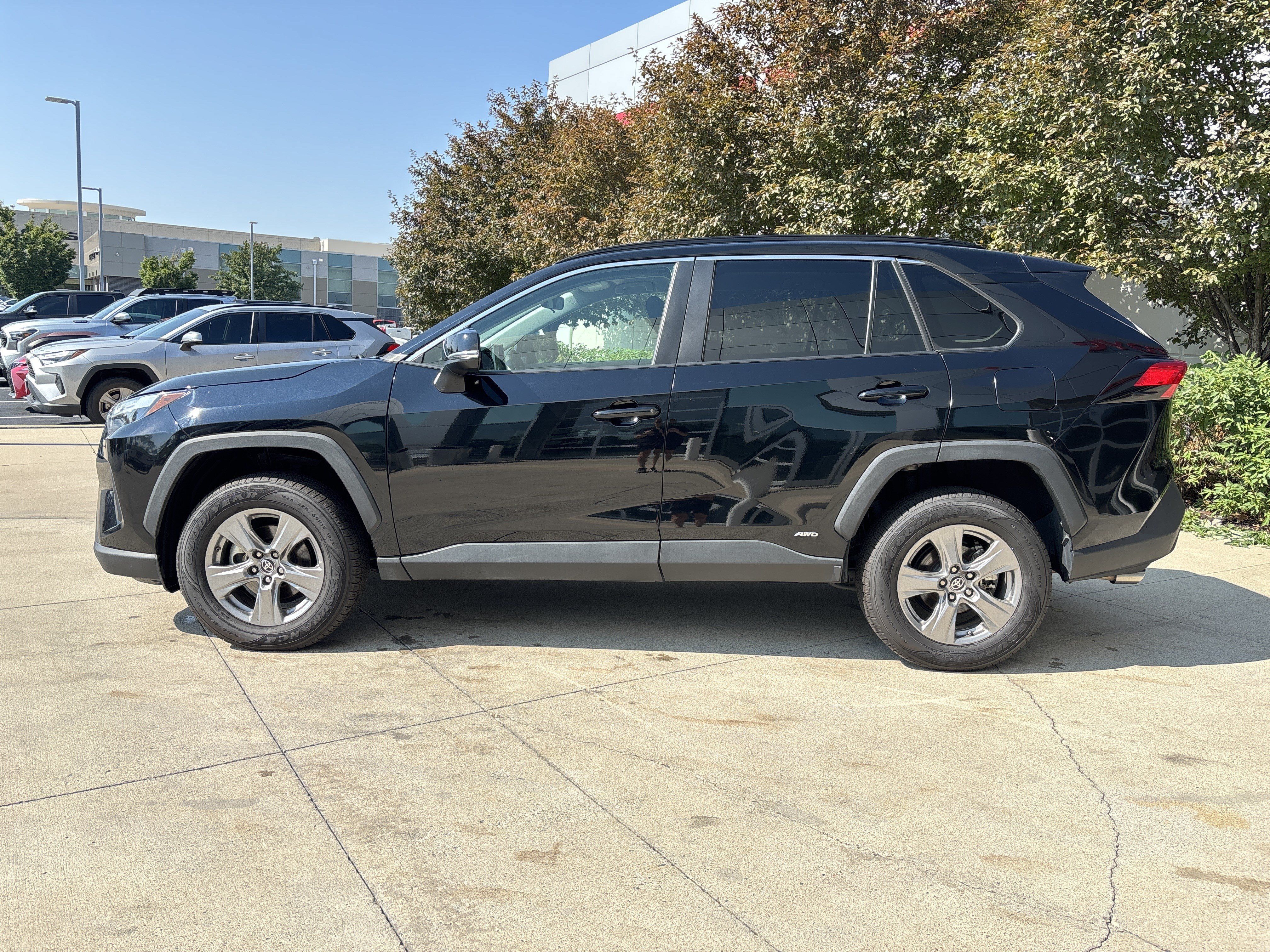 Used 2023 Toyota RAV4 LE AWD/4WD image 9