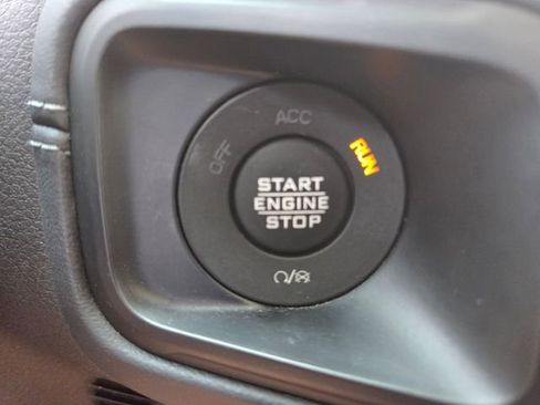 Used 2025 Jeep Wrangler Unlimited Sahara AWD/4WD image 30