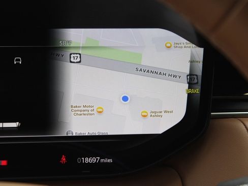 Used 2023 Land Rover Range Rover SE image 14