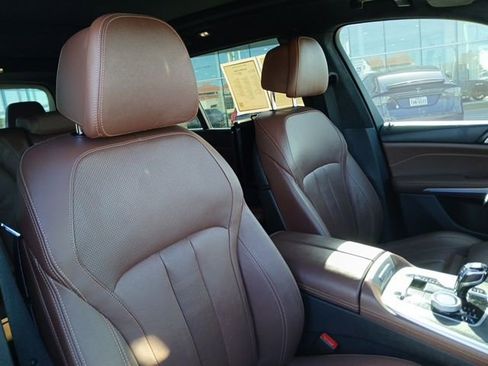 Used 2022 BMW X7 M50i image 19