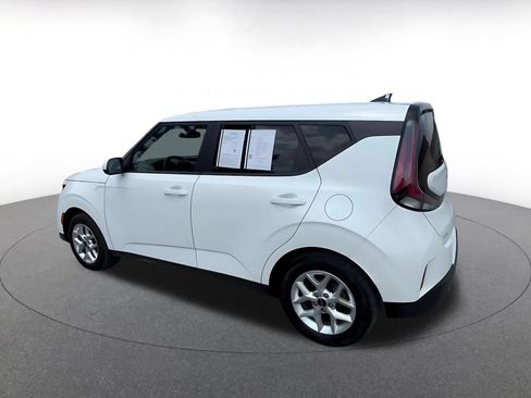 Used 2025 Kia Soul LX w/ LX Technology Package FWD image 10