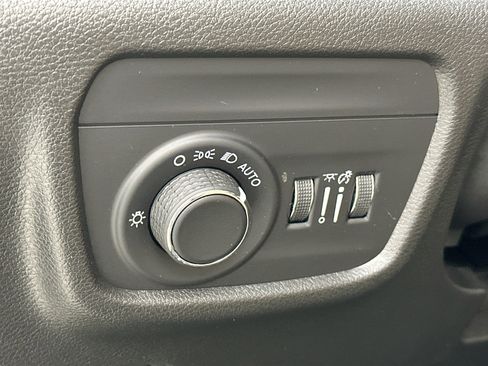 Used 2023 Jeep Grand Cherokee Laredo AWD/4WD image 10
