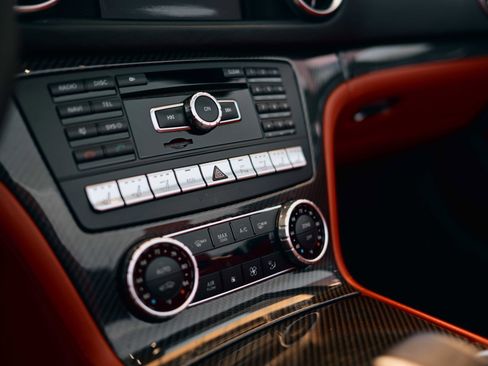 Used 2013 Mercedes-Benz SL 63 AMG image 24