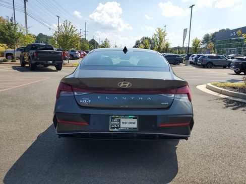 Used 2024 Hyundai Elantra Limited FWD image 5