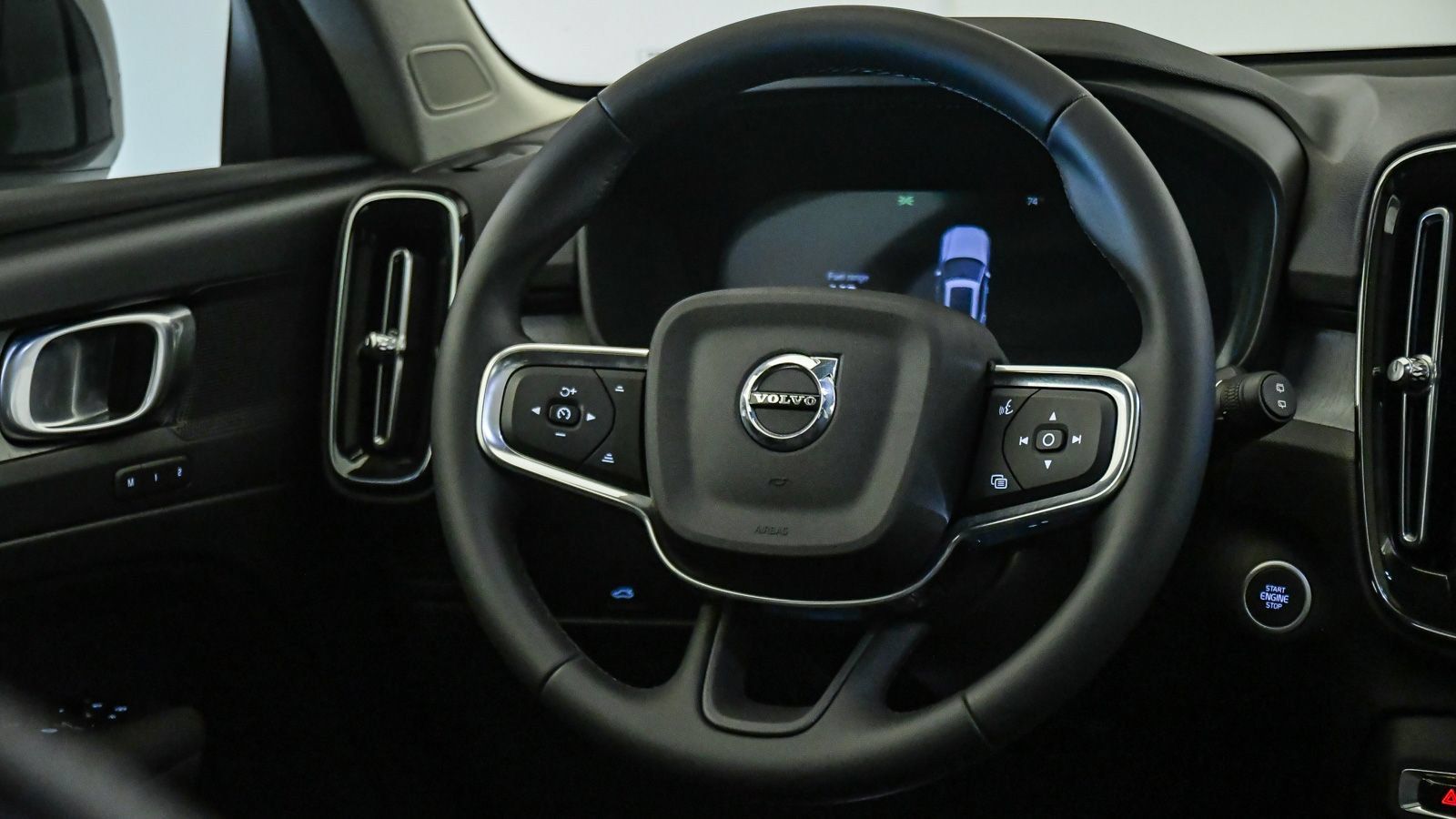 Certified 2026 Volvo XC40 B5 Plus AWD/4WD image 13
