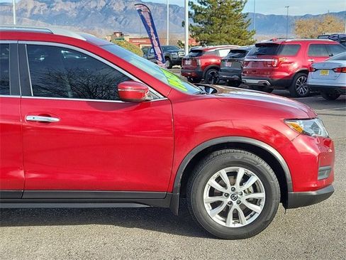 Used 2018 Nissan Rogue SV image 2