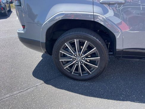 Used 2024 Lexus GX 550 w/ Accessory Package (2T) AWD/4WD image 8