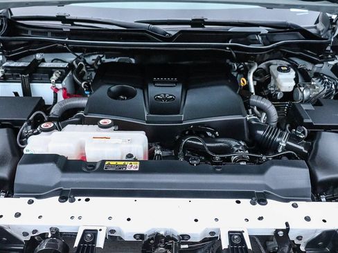 Used 2022 Toyota Tundra SR5 w/ SR5 Convenience Package RWD image 31