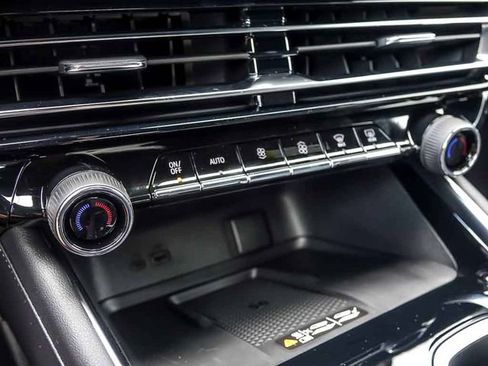 New 2026 Chevrolet Traverse LT w/ LPO, Floor Liner Package FWD image 27