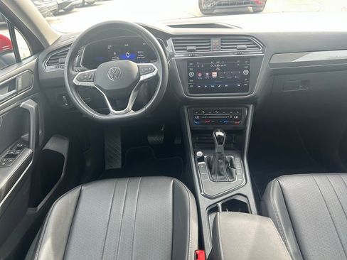 Certified 2023 Volkswagen Tiguan SE w/ Panoramic Sunroof Package image 9