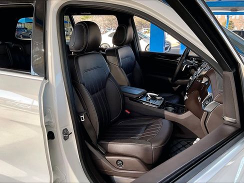 Used 2019 Mercedes-Benz GLS 450 4MATIC image 9