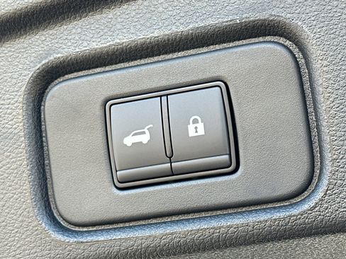 New 2025 Nissan Pathfinder SV w/ Black Appearance Package image 20