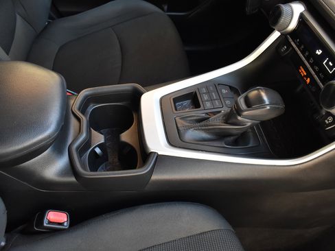 Used 2021 Toyota RAV4 LE AWD/4WD image 27