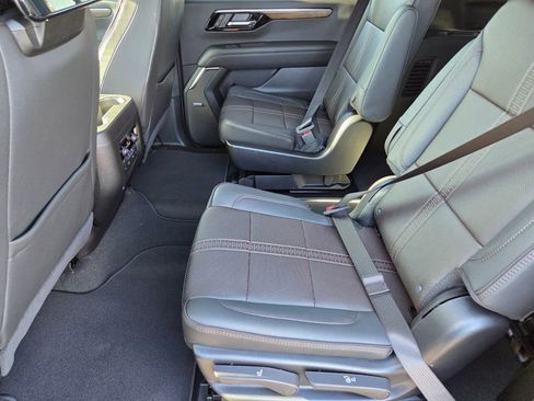 New 2026 Chevrolet Suburban High Country image 8