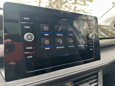 New 2026 Volkswagen Taos SE AWD/4WD image 9